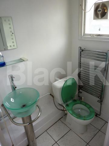 			LARGE 4 BED IN CAMDEN1, 4 Bedroom, 1 bath, 1 reception Flat			 Camden Street, CAMDEN